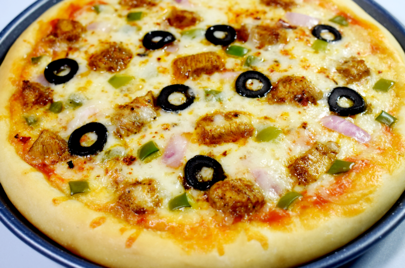 Chicken Pizza with Black Olive