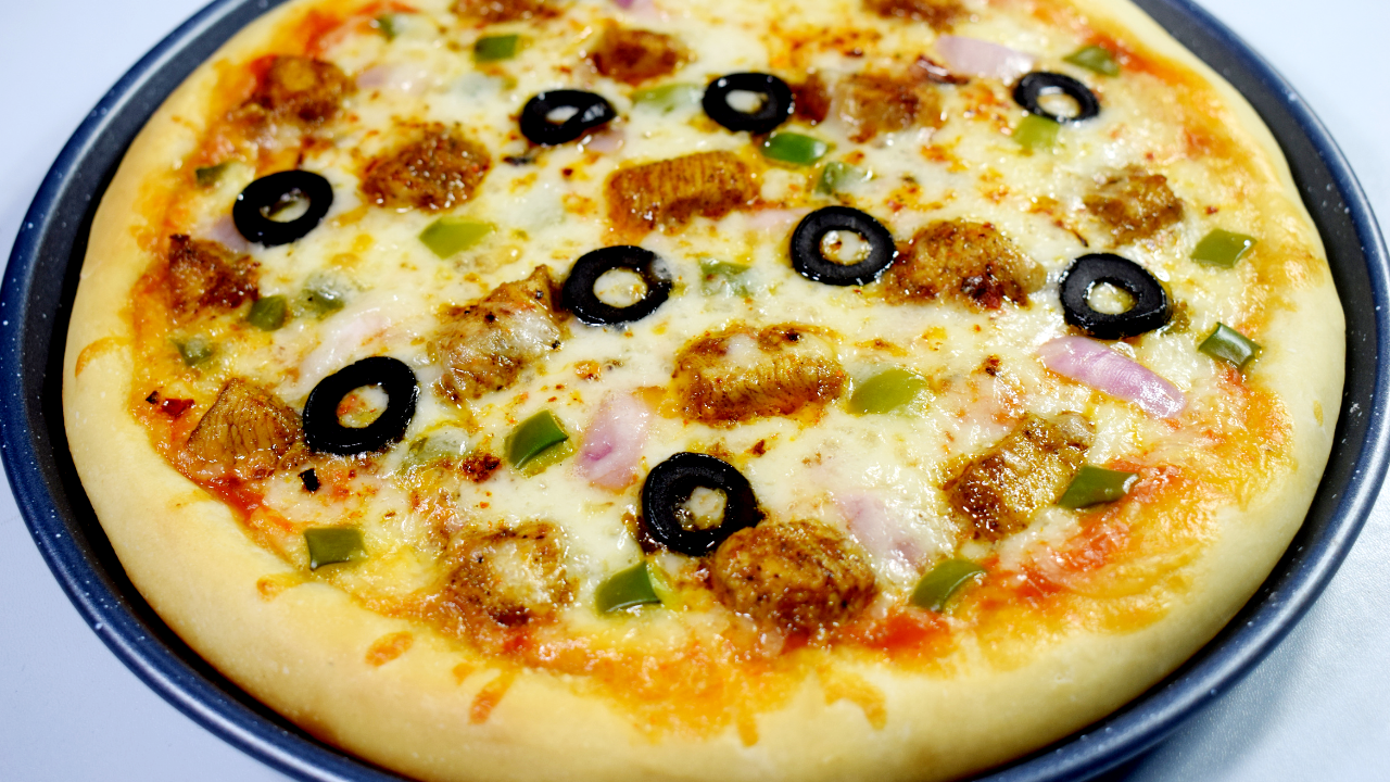 Chicken Pizza with Black Olive